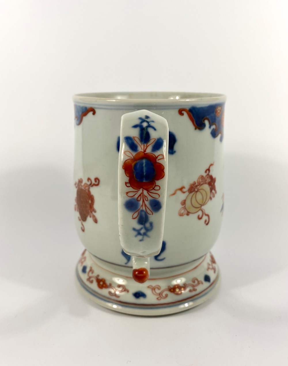 Chinese Imari mug of large size, c. 1720. Kangxi Period. View VIII