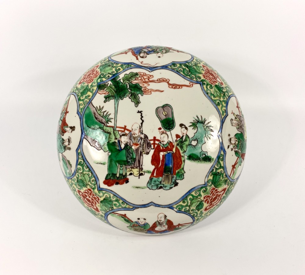 Large Chinese porcelain box and cover, c. 1900. Qing Dynasty. View II