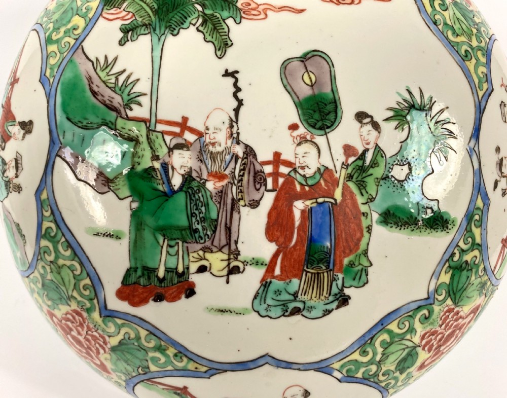 Large Chinese porcelain box and cover, c. 1900. Qing Dynasty. View III