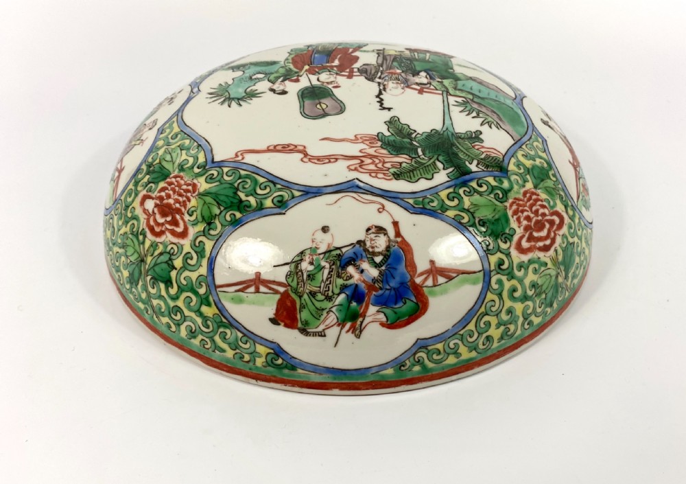 Large Chinese porcelain box and cover, c. 1900. Qing Dynasty. View V