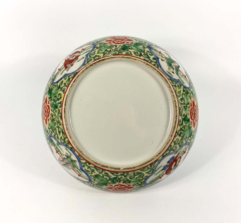 Large Chinese porcelain box and cover, c. 1900. Qing Dynasty. View X