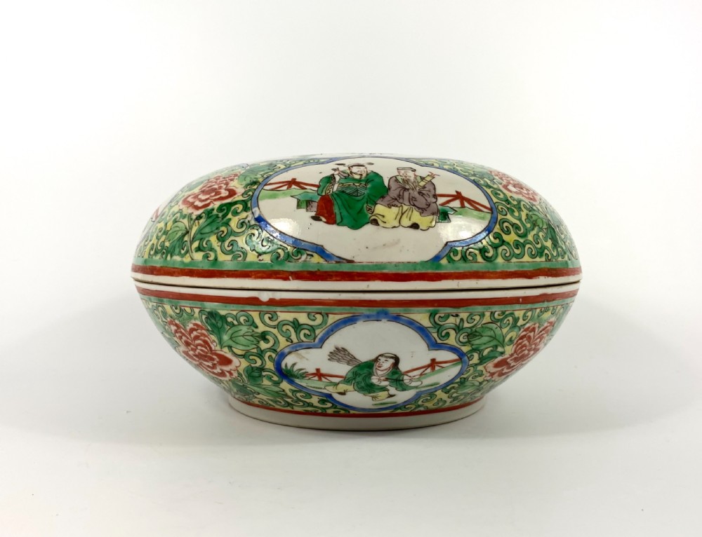 Large Chinese porcelain box and cover, c. 1900. Qing Dynasty. View XI