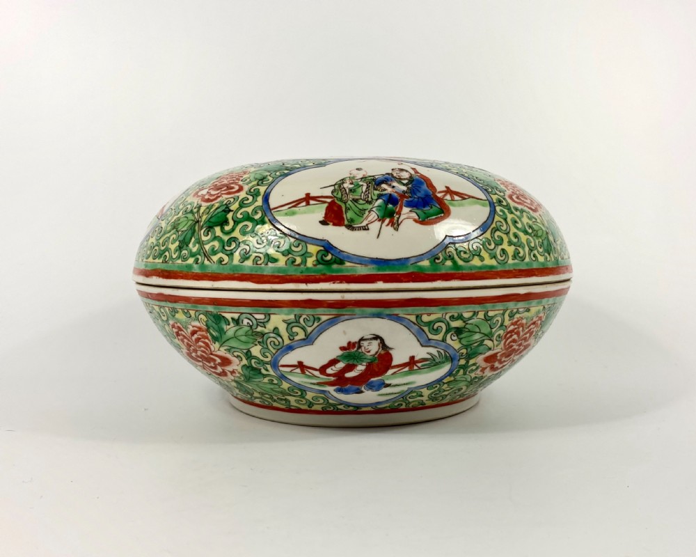Large Chinese porcelain box and cover, c. 1900. Qing Dynasty. View XII
