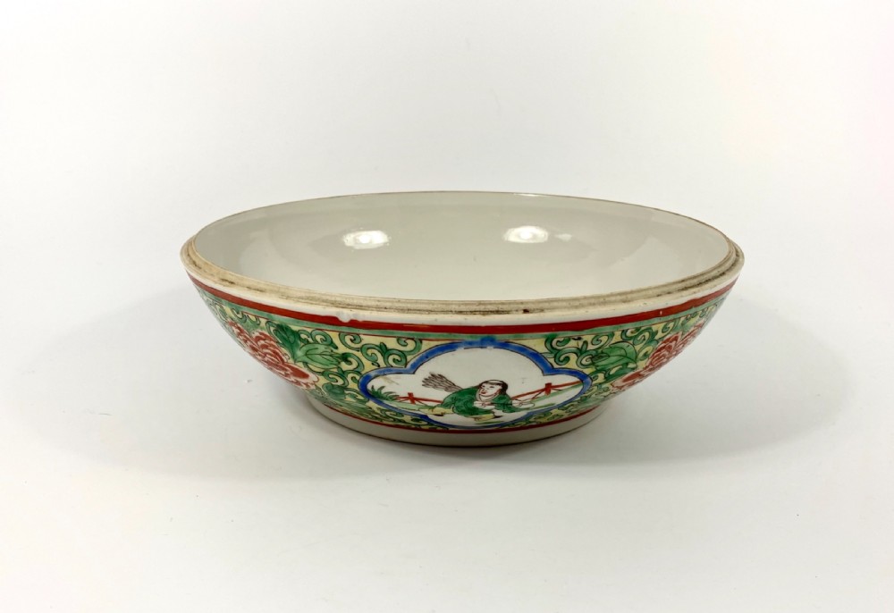 Large Chinese porcelain box and cover, c. 1900. Qing Dynasty. View XIV