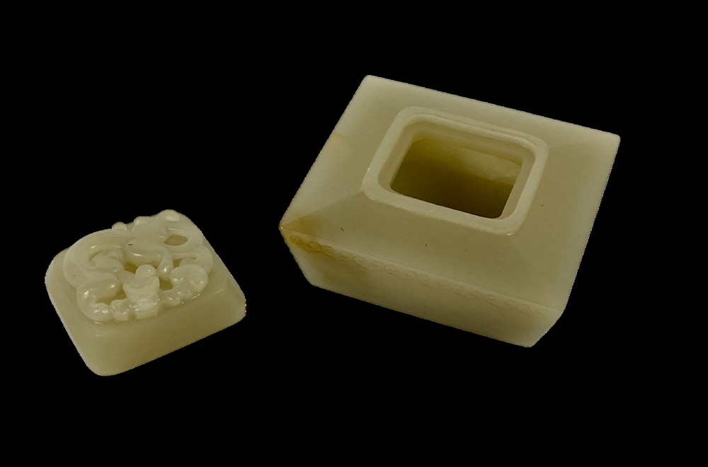 Chinese jade censer and cover. 19th C. Qing Dynasty. View VI