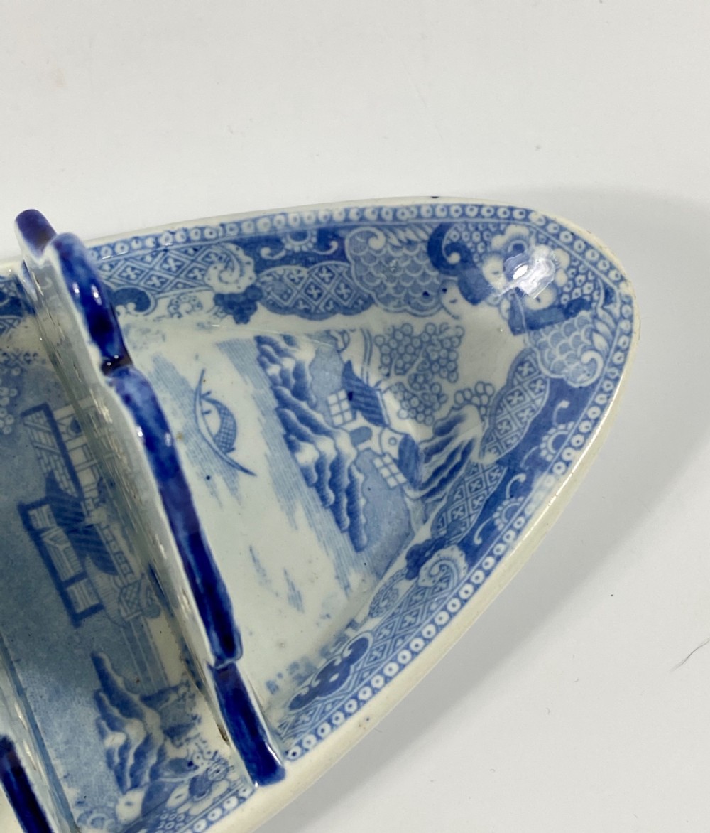 Spode pearlware toast rack, c. 1820. View IV
