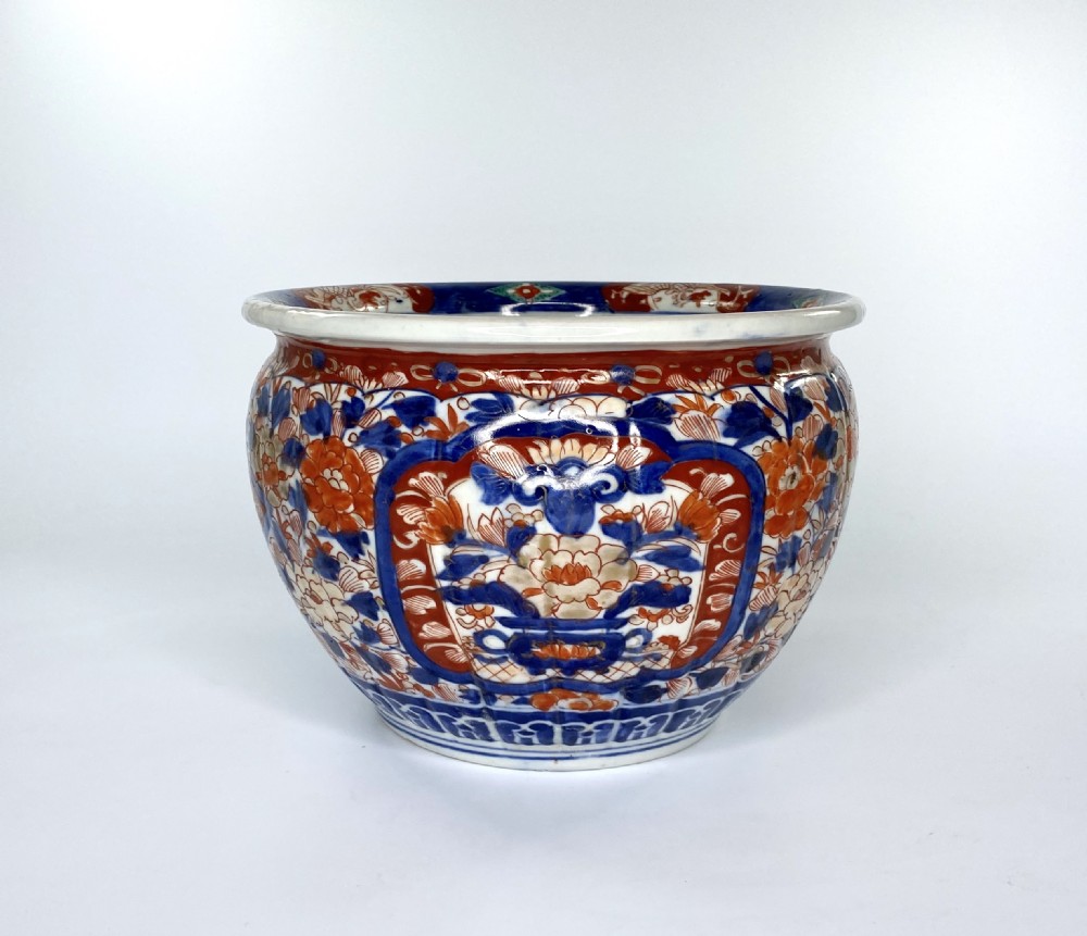 Japanese Imari porcelain jardiniere, c. 1890, Meiji Period.