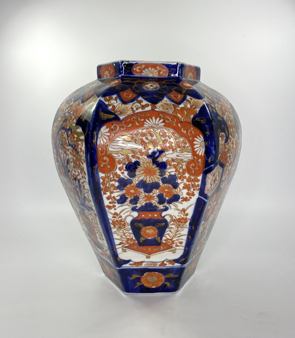 Japanese Imari vase & cover, c. 1890. Meiji Period. View III