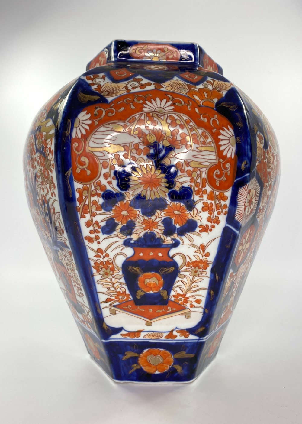 Japanese Imari vase & cover, c. 1890. Meiji Period. View IV