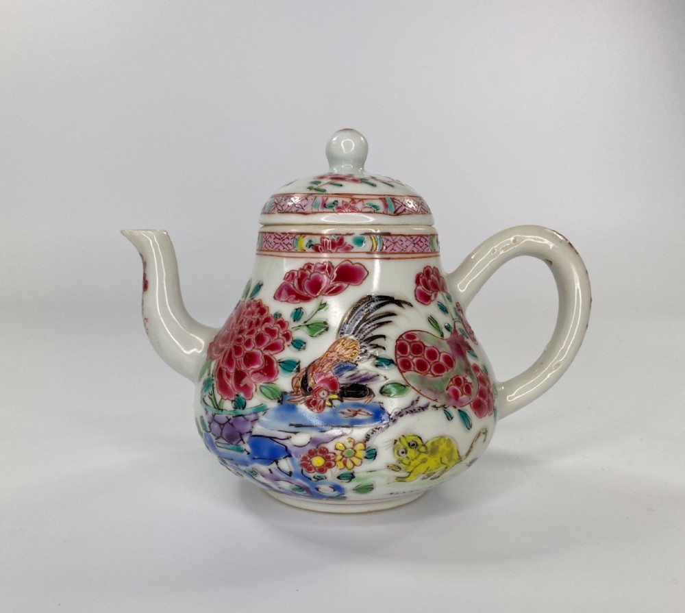 Chinese porcelain Cockerel teapot, c. 1740.