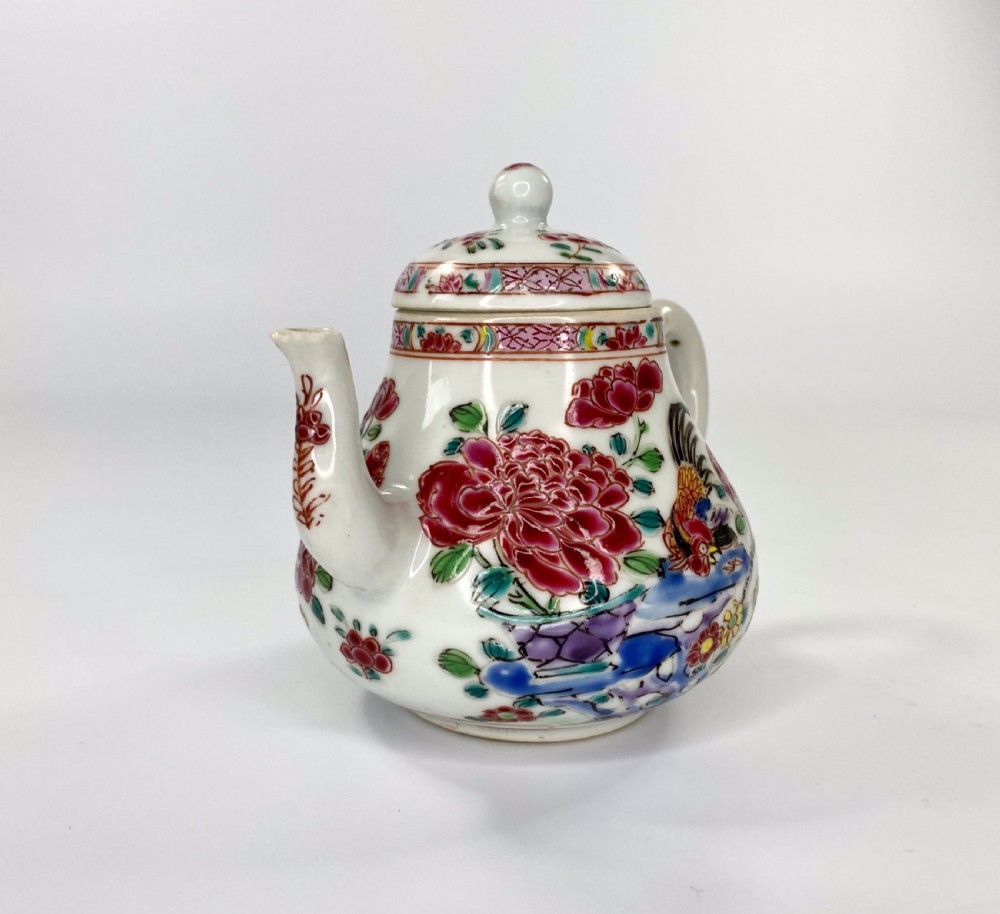 Chinese porcelain Cockerel teapot, c. 1740. View III