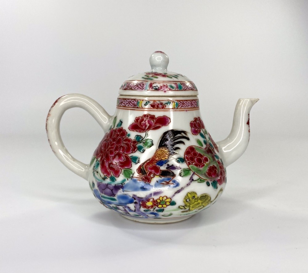Chinese porcelain Cockerel teapot, c. 1740. View IV