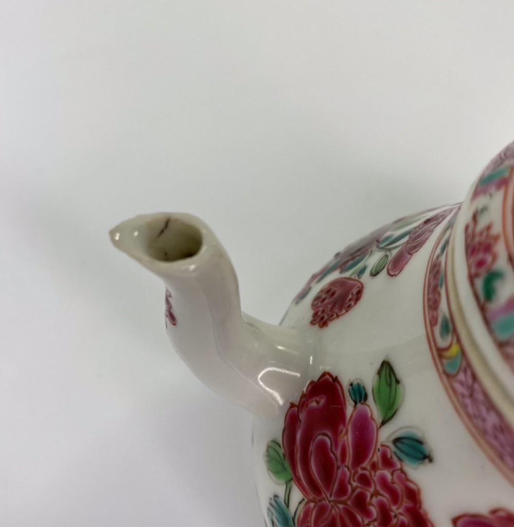 Chinese porcelain Cockerel teapot, c. 1740. View IX