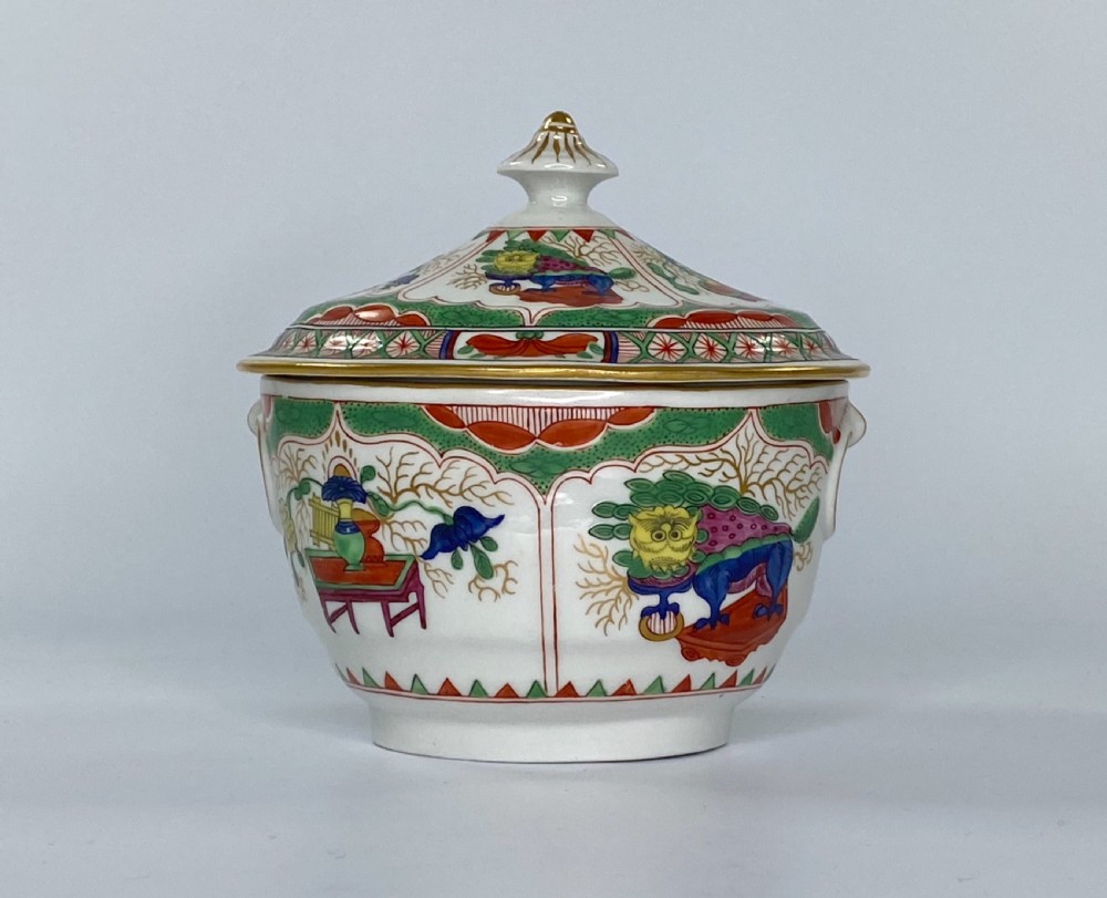 Worcester sucrier ‘Dragons in Compartments’, c. 1795.