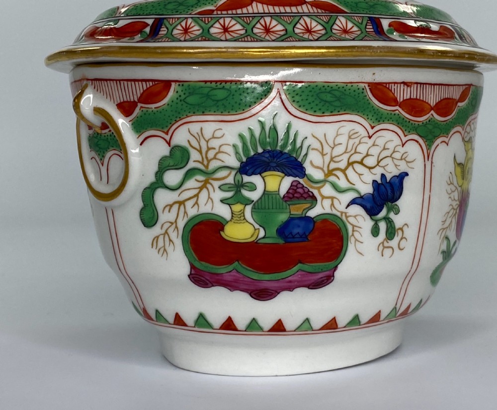 Worcester sucrier ‘Dragons in Compartments’, c. 1795. View VI