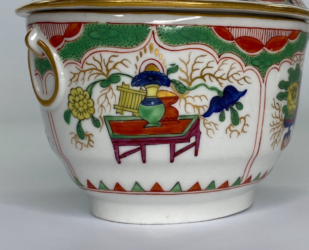 Worcester sucrier ‘Dragons in Compartments’, c. 1795. View VIII
