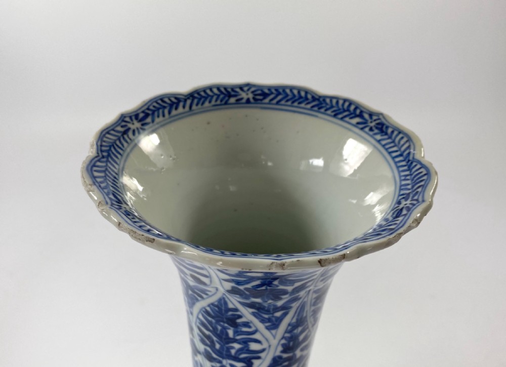 Chinese porcelain ‘Trumpet’ vase. Kangxi Period. View III