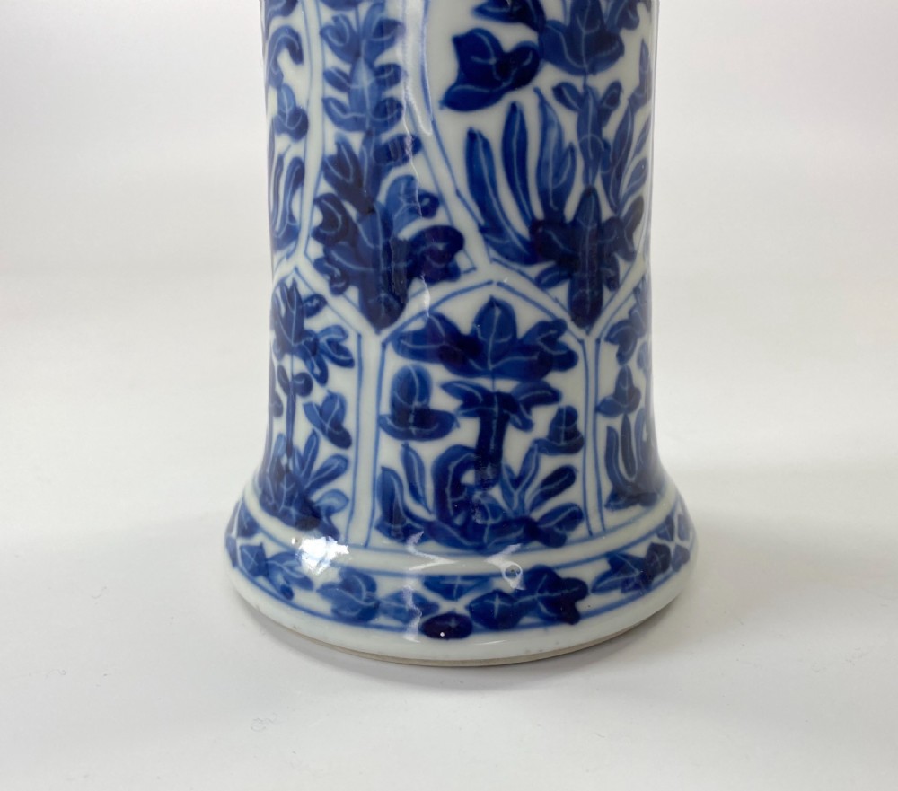 Chinese porcelain ‘Trumpet’ vase. Kangxi Period. View IV
