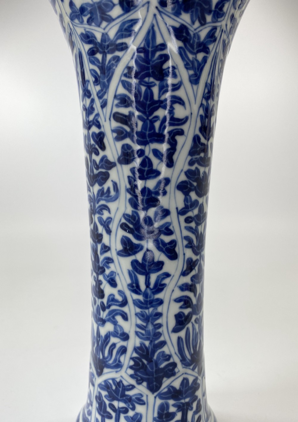 Chinese porcelain ‘Trumpet’ vase. Kangxi Period. View V
