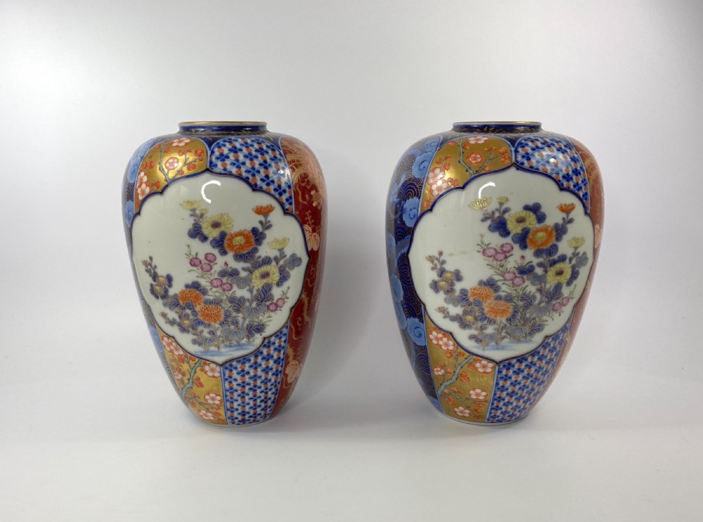 Pair Koransha ‘Imari’ vases, c. 1890. Meiji Period. View III