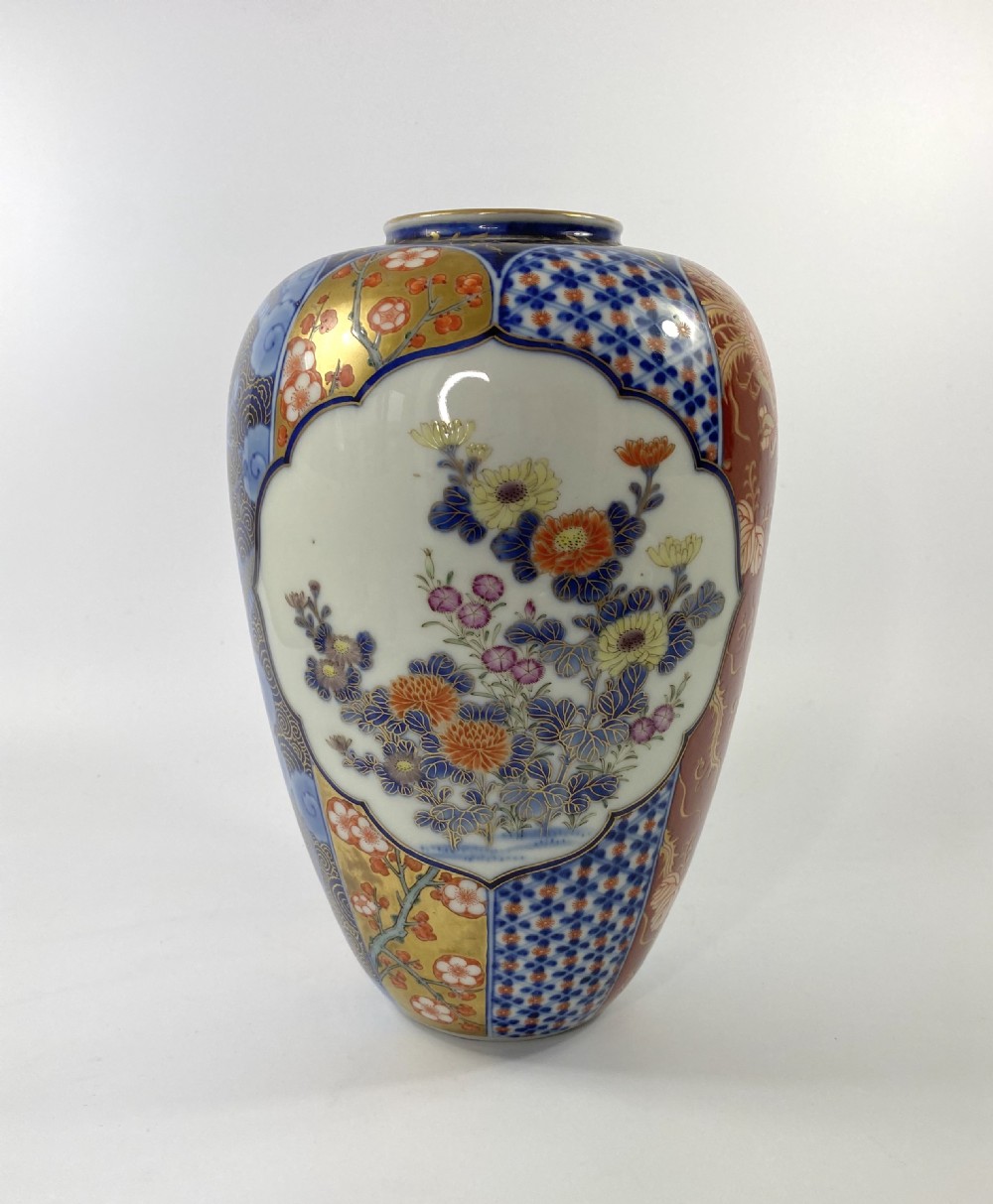 Pair Koransha ‘Imari’ vases, c. 1890. Meiji Period. View IV