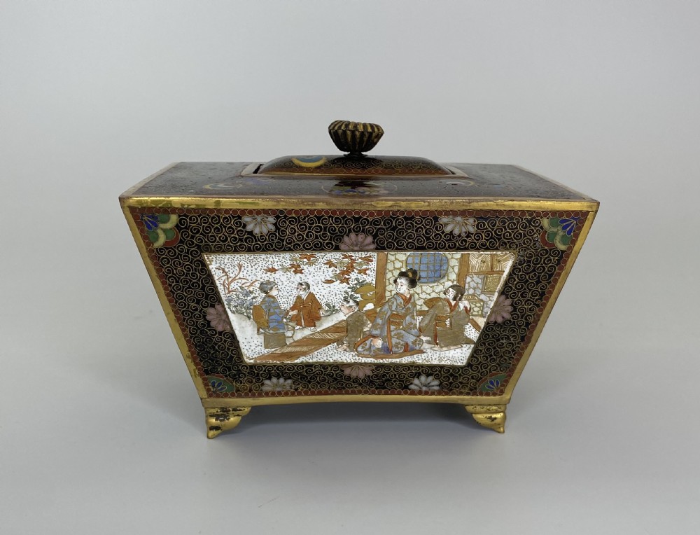 Japanese cloisonné koro & cover. Meiji Period.