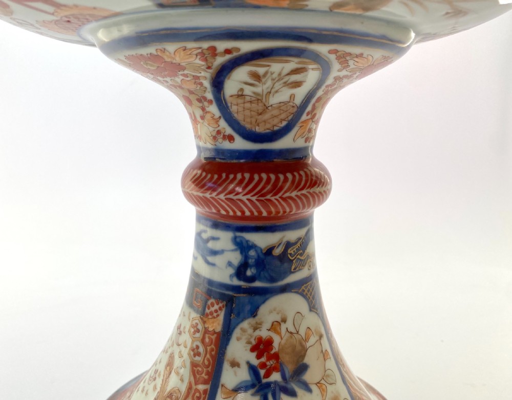 Japanese Imari large stand, c. 1890. Meiji Period. View VIII