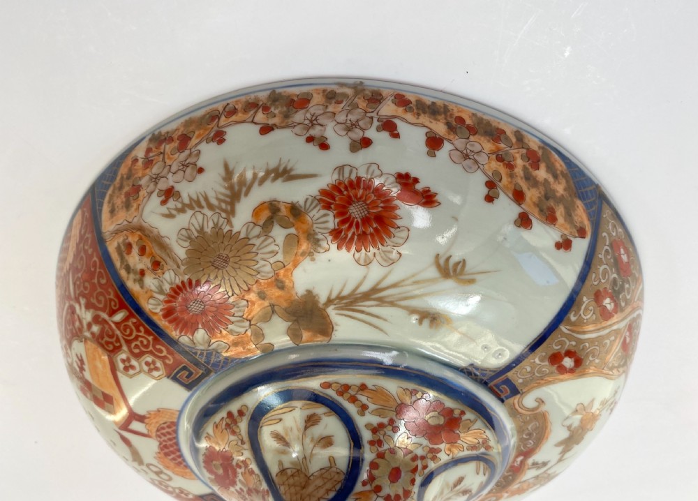 Japanese Imari large stand, c. 1890. Meiji Period. View XI