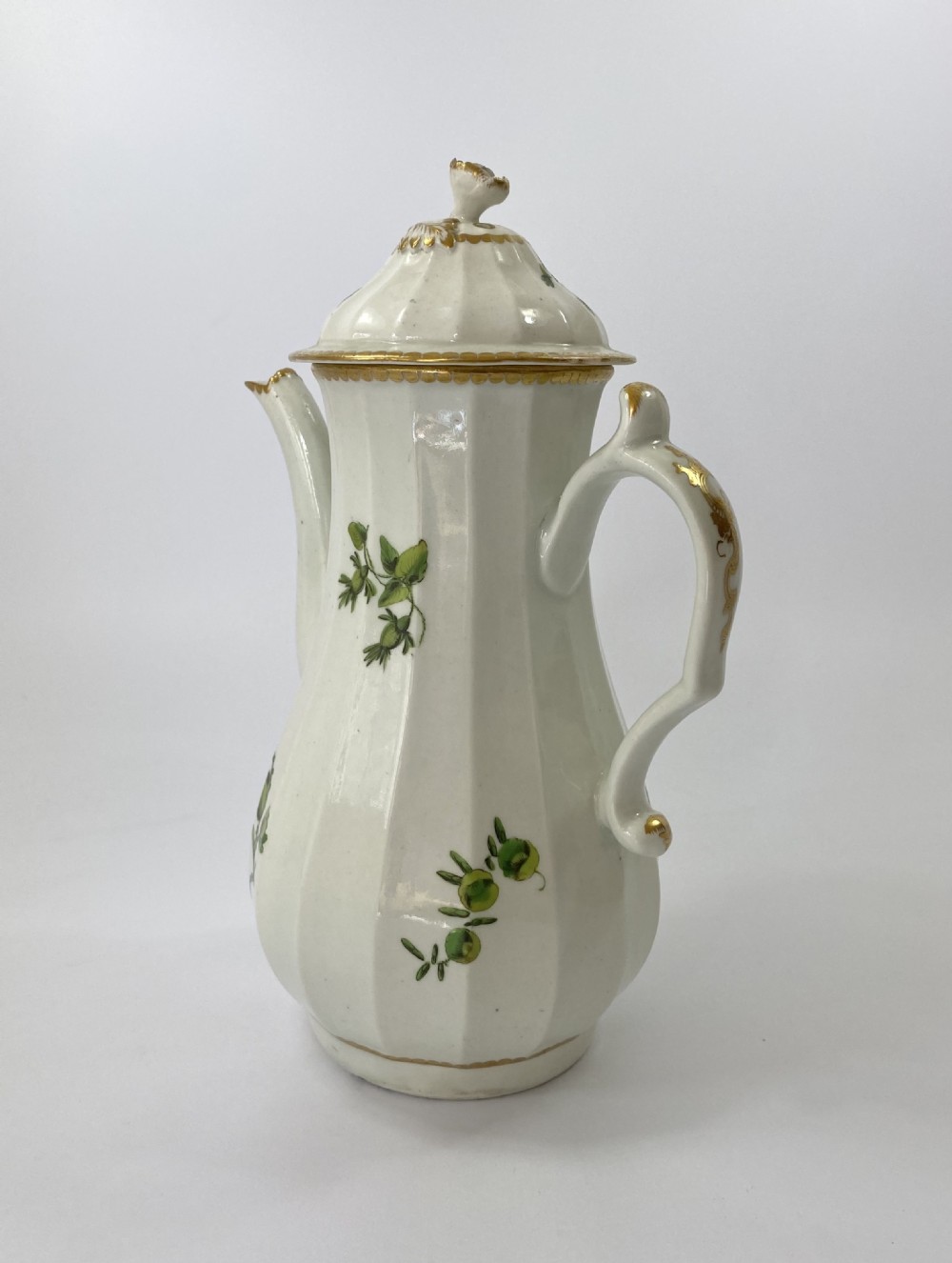 Worcester porcelain coffee pot, c. 1770. View V
