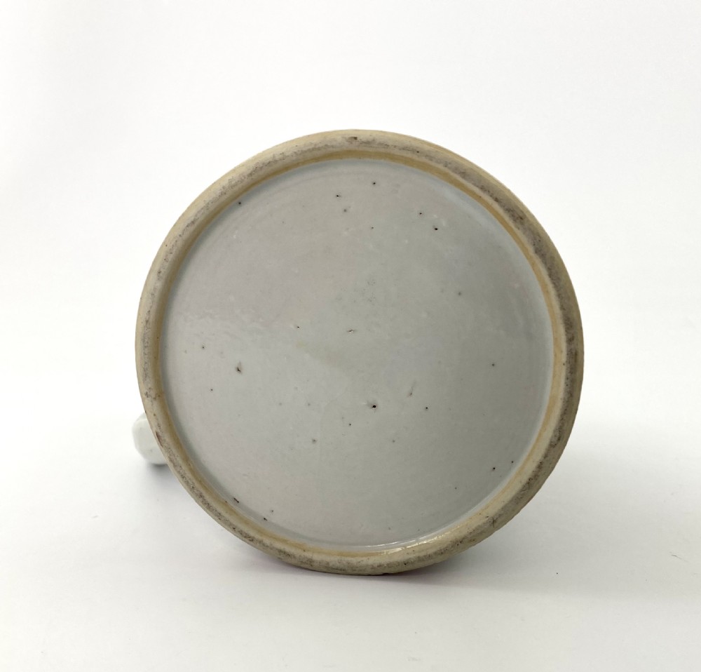 Chinese porcelain mug. Famille rose decoration, c. 1760. Qianlong Period. View IX