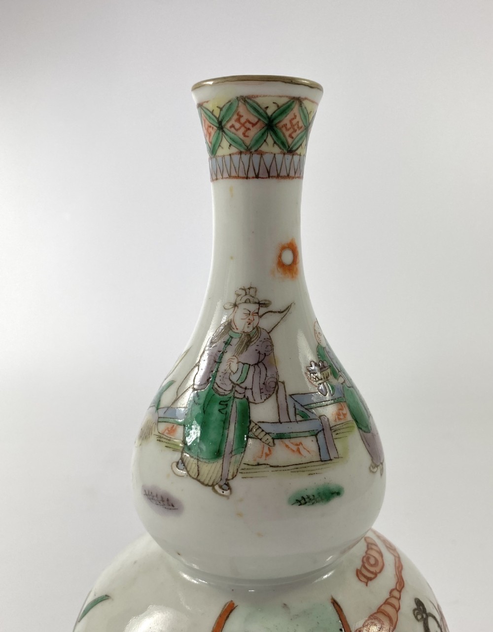 Chinese porcelain double gourd vase, c. 1880. Qing Dynasty. View VIII