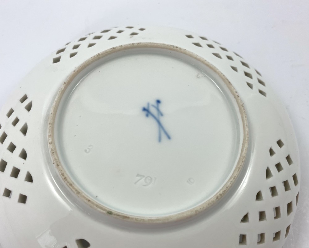 Meissen porcelain reticulated basket, c. 1880. View VI