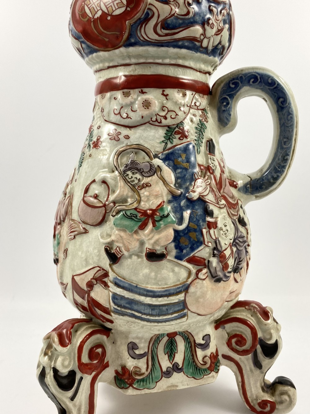 Imari porcelain coffee pot & cover, late 17th C. Edo Period. View II