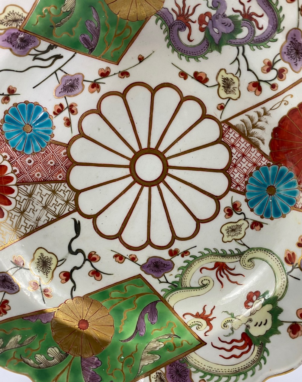 Worcester porcelain ‘Brocade’ pattern plate, c. 1770. View III