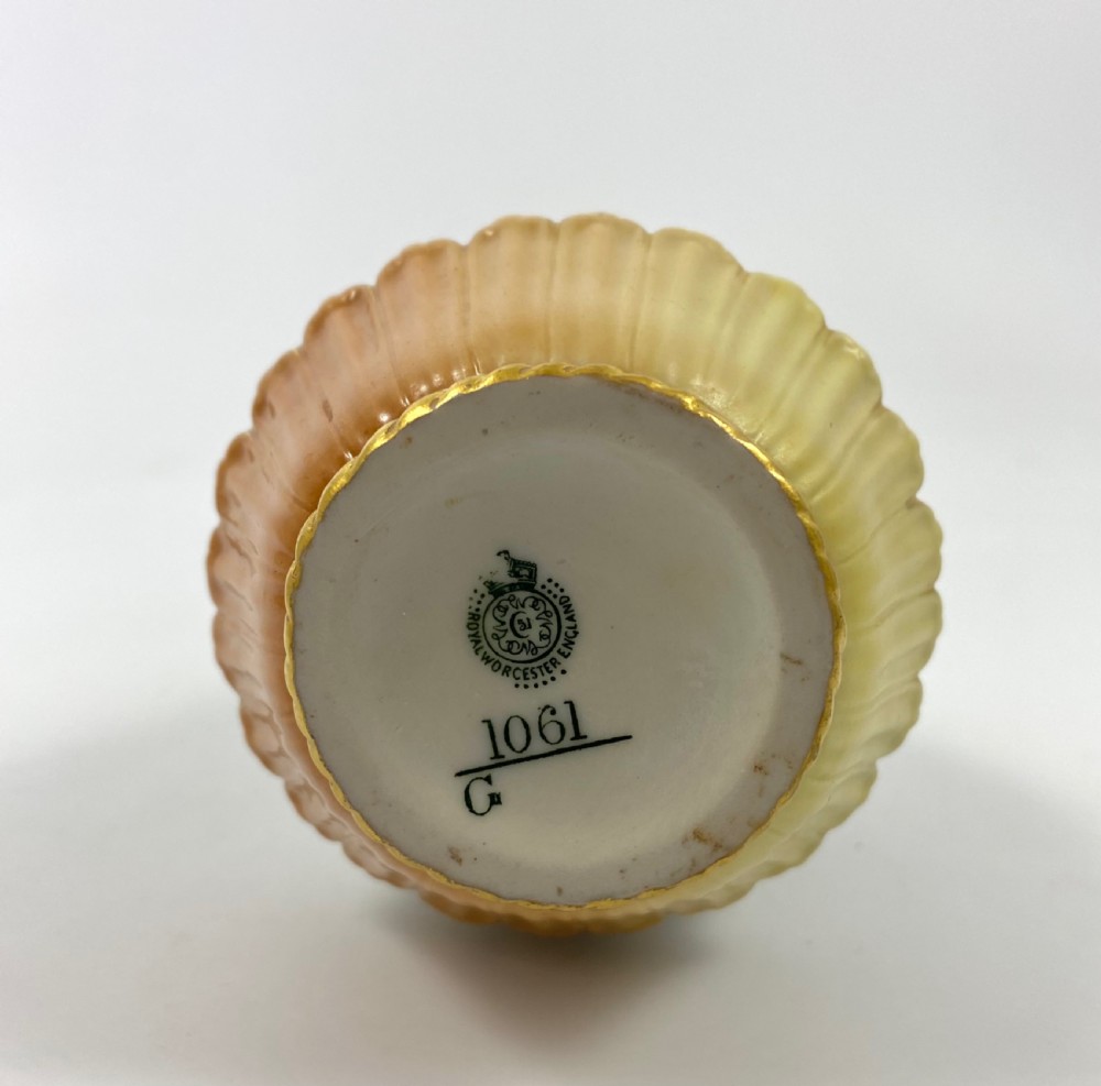 Royal Worcester porcelain vase. Sheep. Harry Davis, c. 1909. View XI