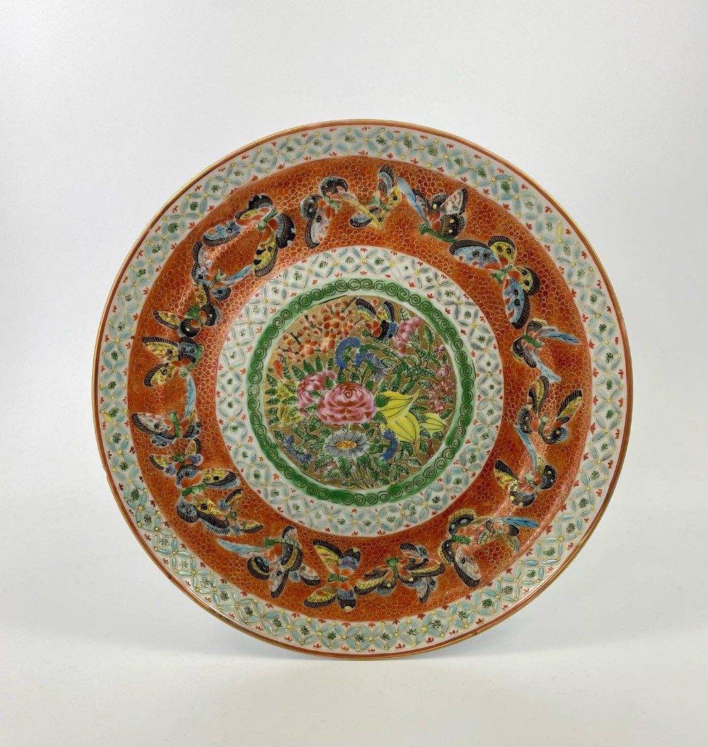 Chinese porcelain dish. ‘Butterflies’, c. 1850. Qing Dynasty.