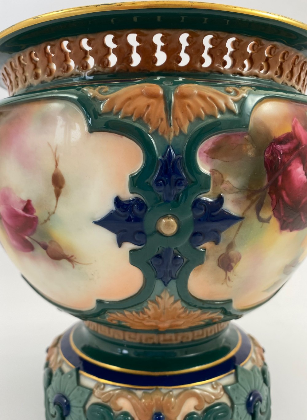 Royal Worcester porcelain jardiniere, dated 1907. View XII