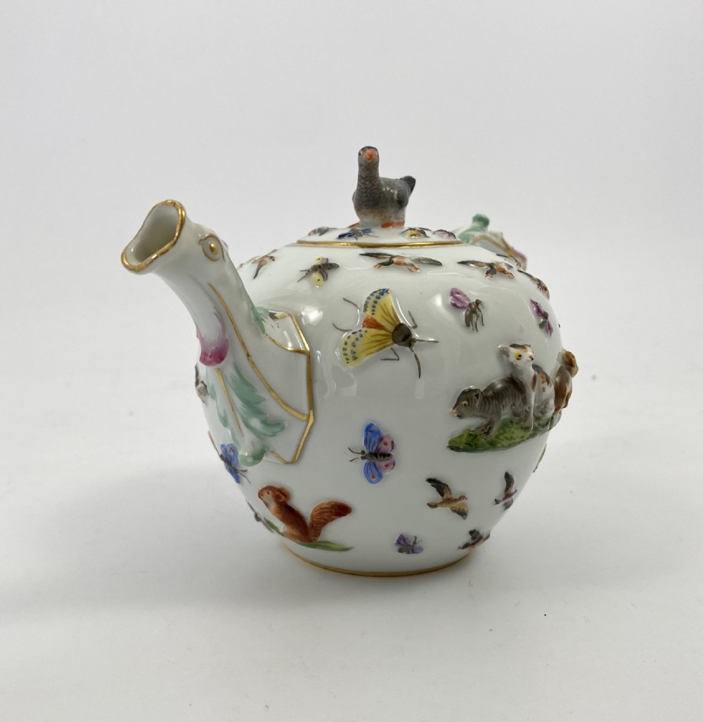 Meissen porcelain teapot, c. 1830. View III