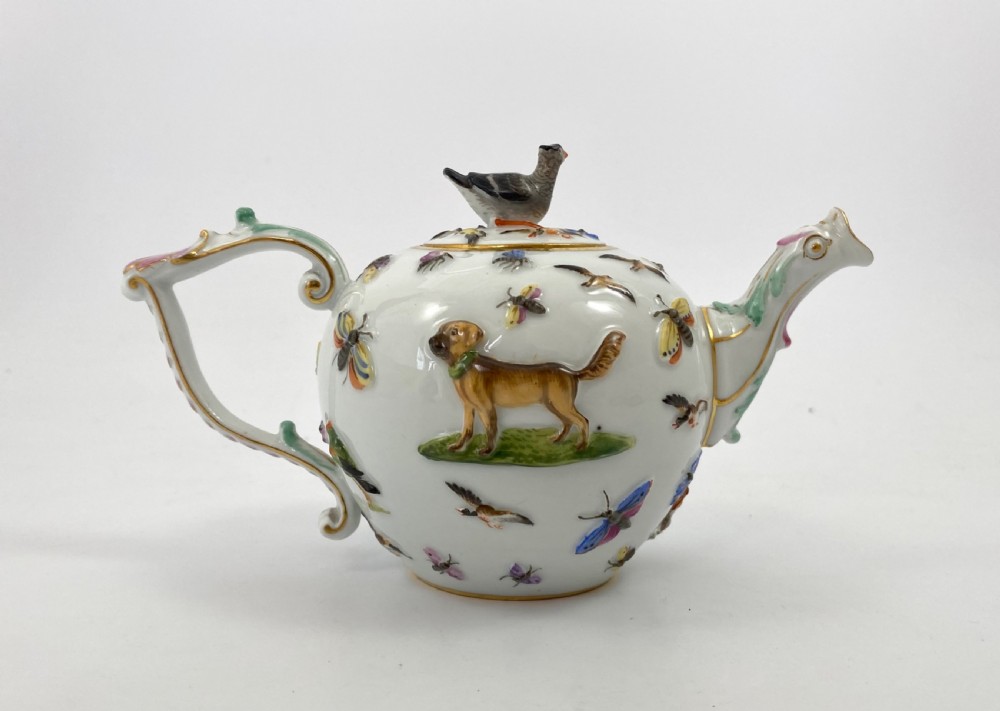 Meissen porcelain teapot, c. 1830. View IV