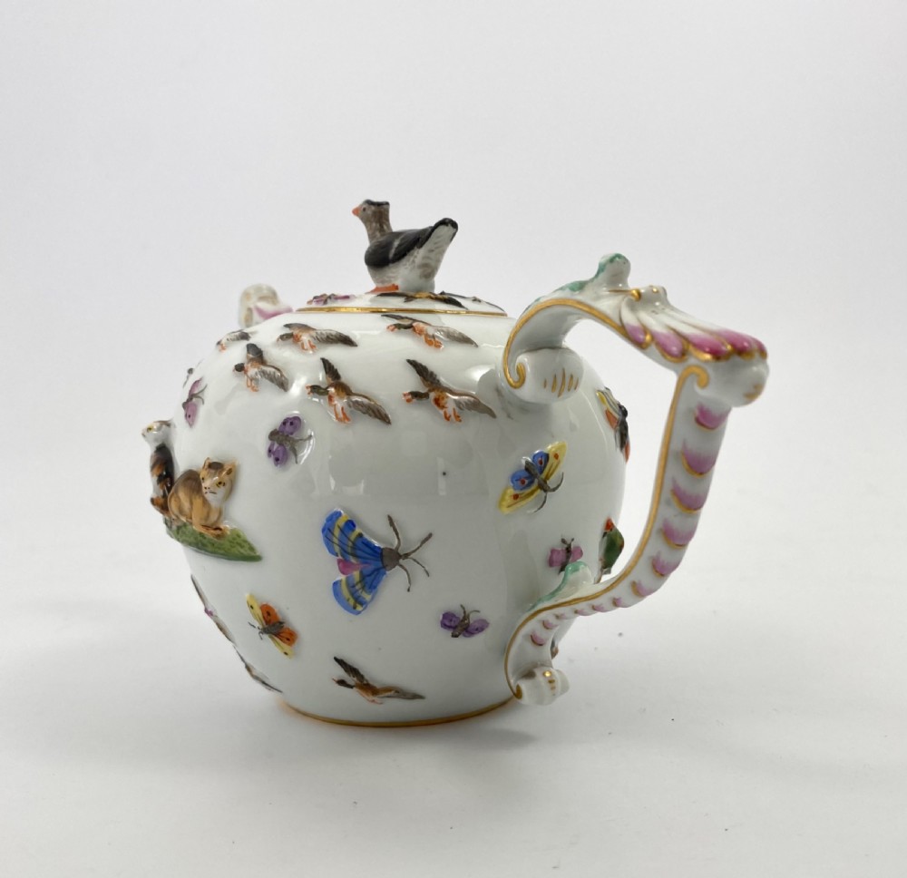Meissen porcelain teapot, c. 1830. View V