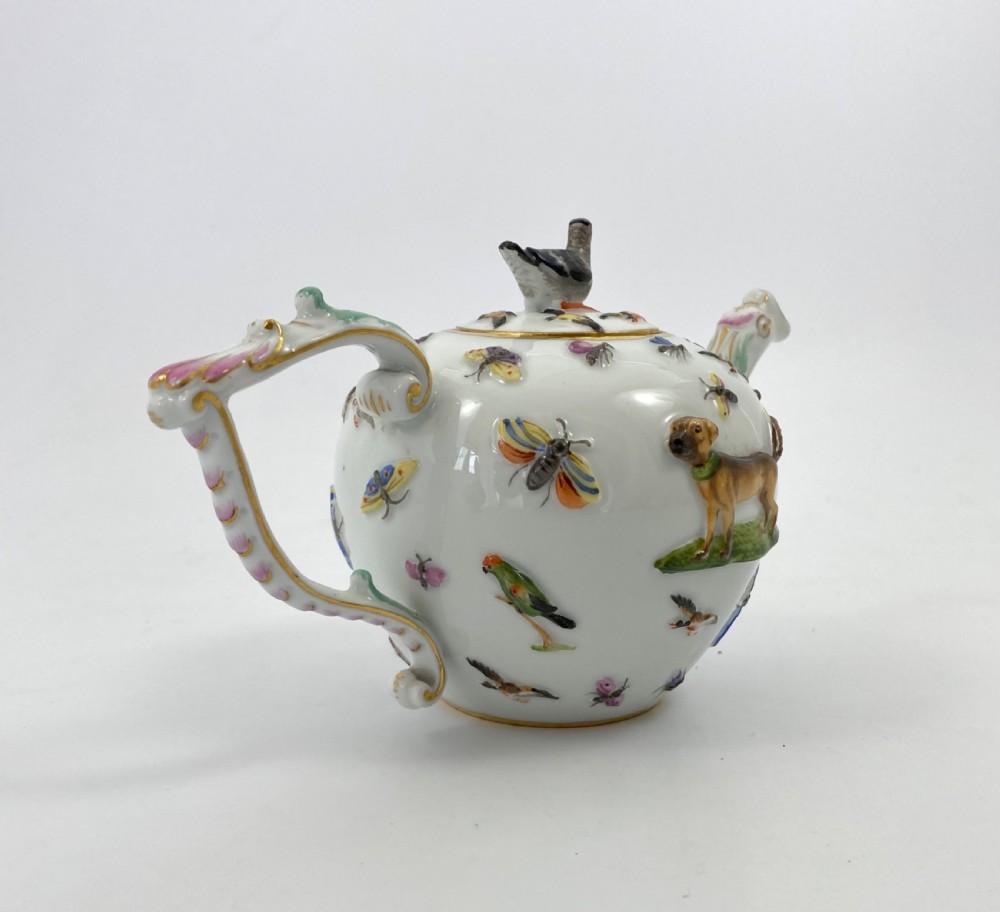 Meissen porcelain teapot, c. 1830. View VII