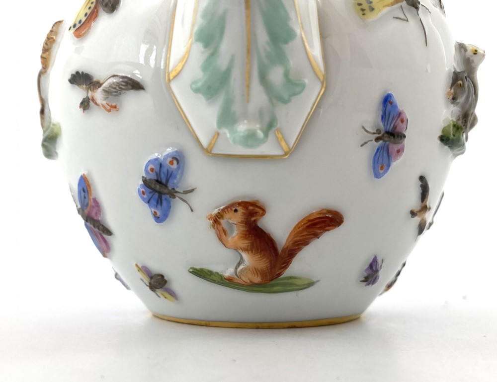 Meissen porcelain teapot, c. 1830. View IX