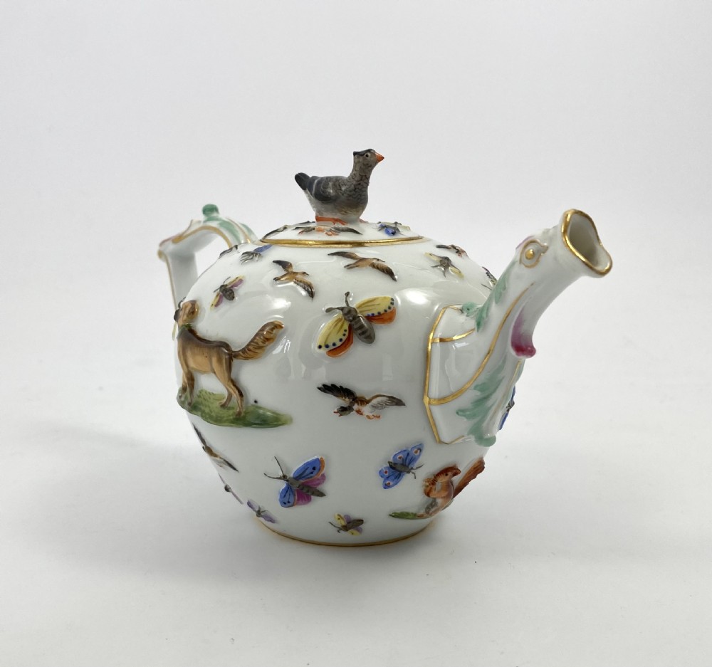 Meissen porcelain teapot, c. 1830. View XIII
