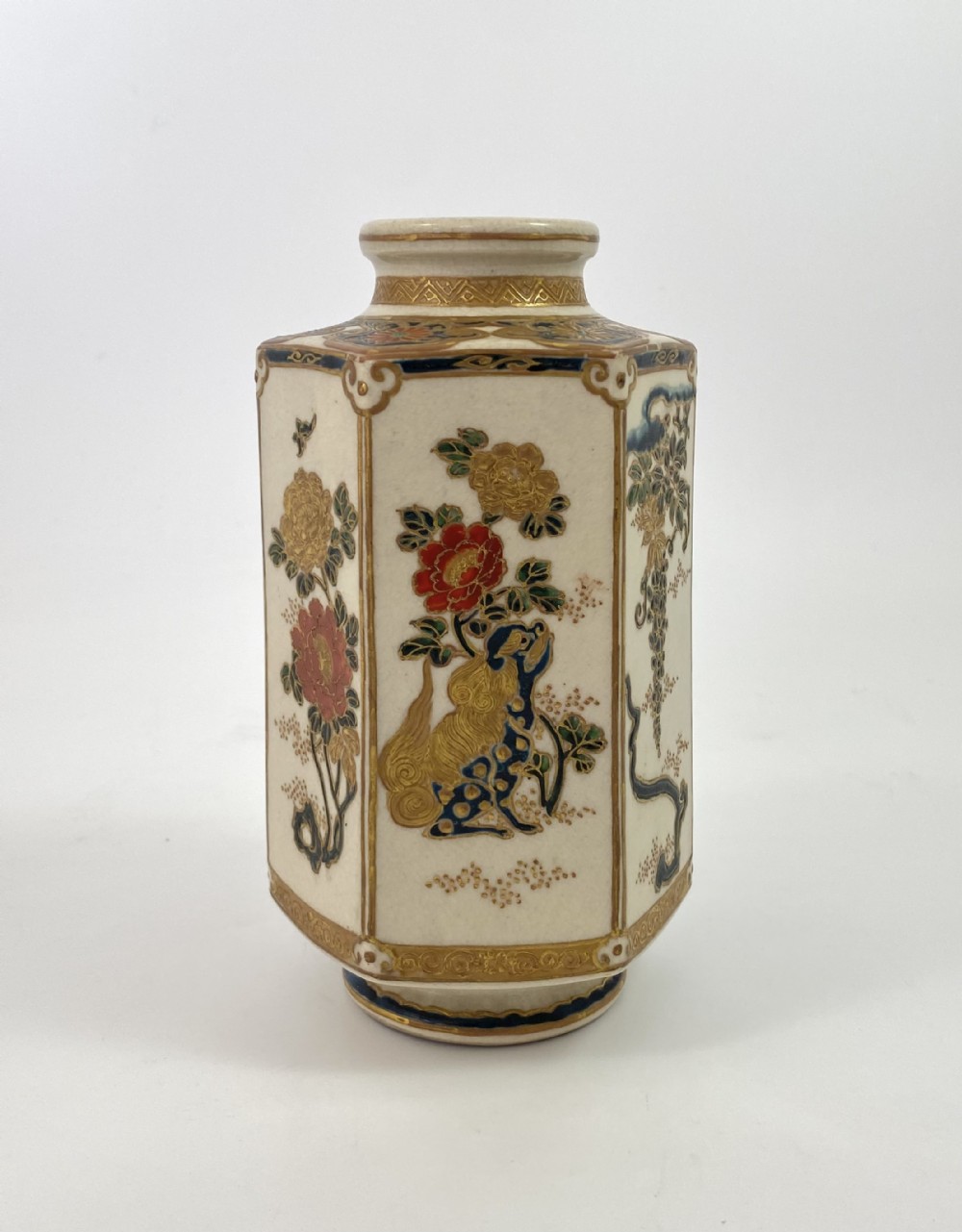Imperial Satsuma vase. Signed Setsuzan. Japan. Meiji Period.