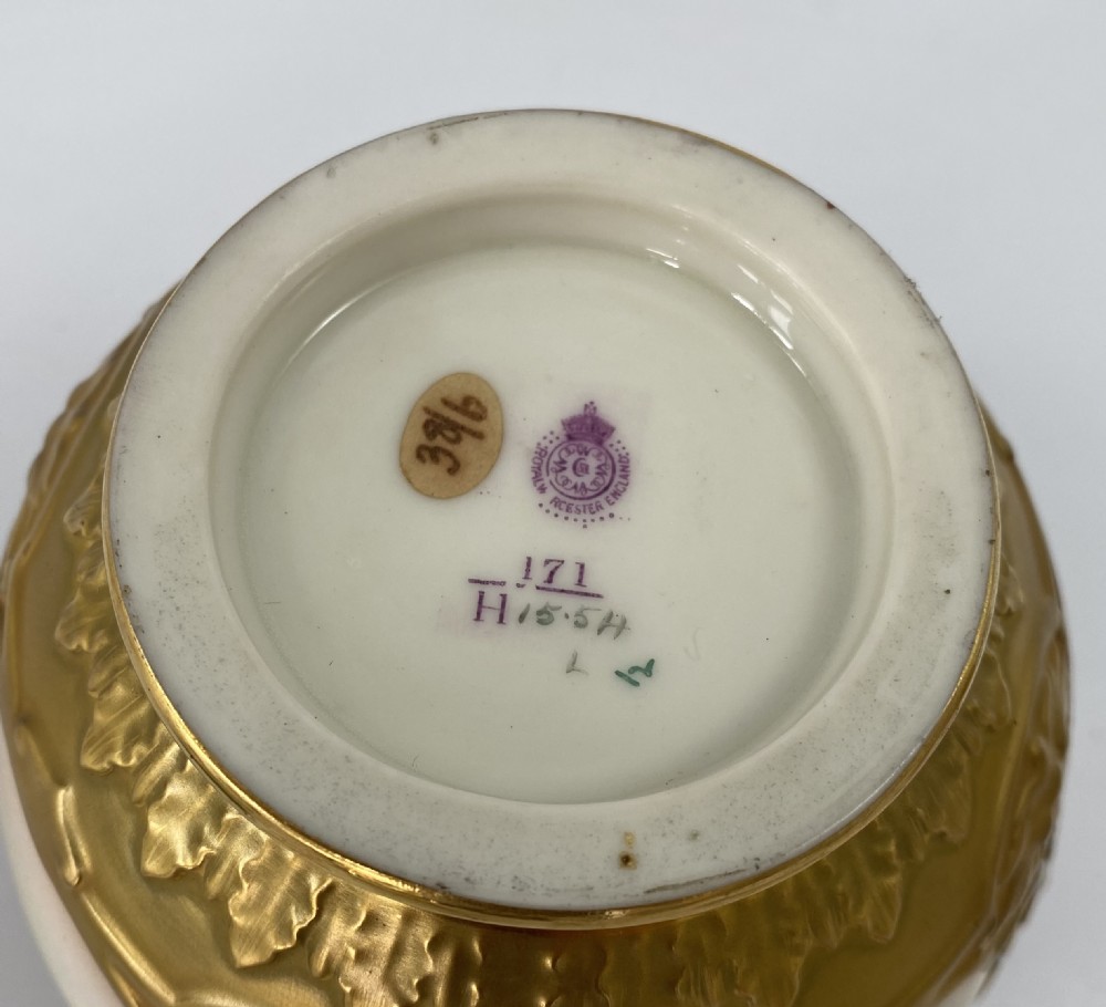 Royal Worcester Roses pot pourri and cover, dated 1913. View VIII