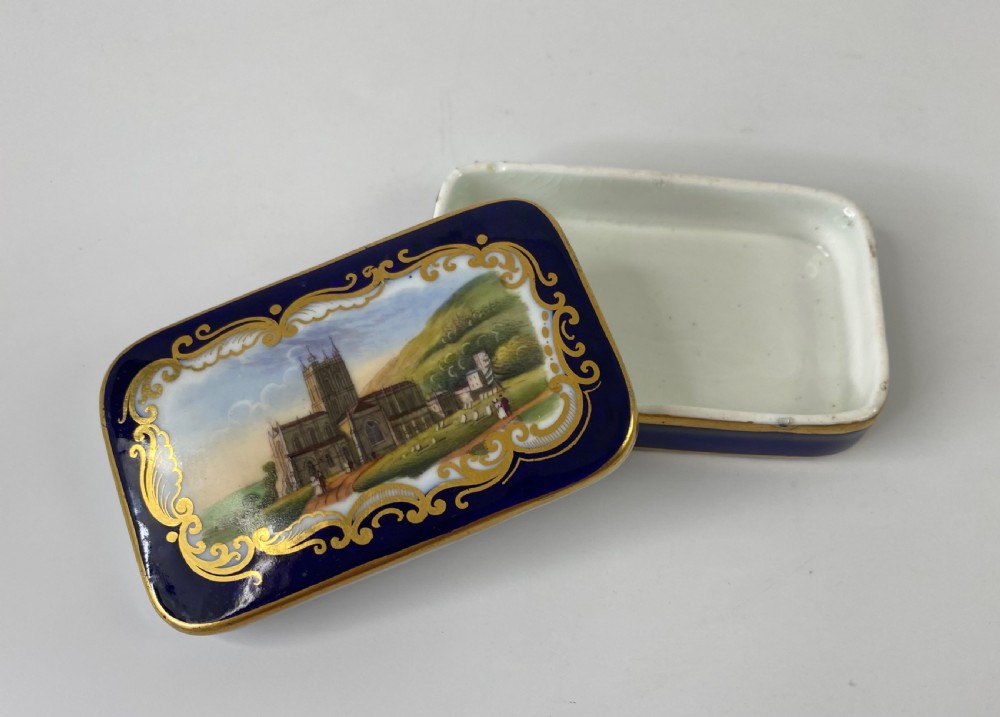 Chamberlain Worcester porcelain box, ‘Malvern’, c. 1840. View IV