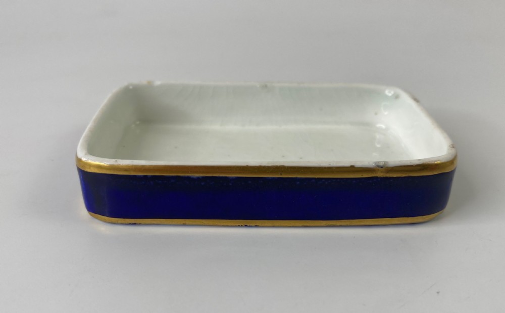 Chamberlain Worcester porcelain box, ‘Malvern’, c. 1840. View V