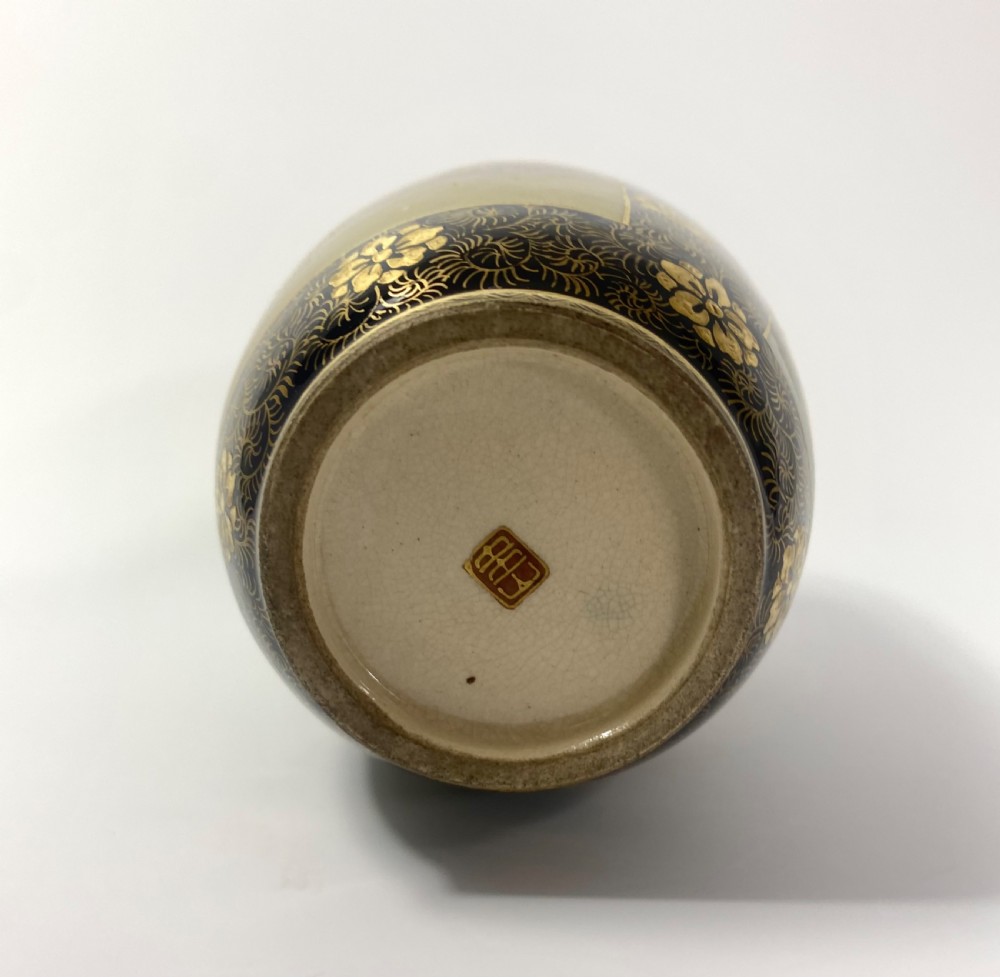 Pair Satsuma pottery vases. Kinkozan. Meiji Period. View XVII