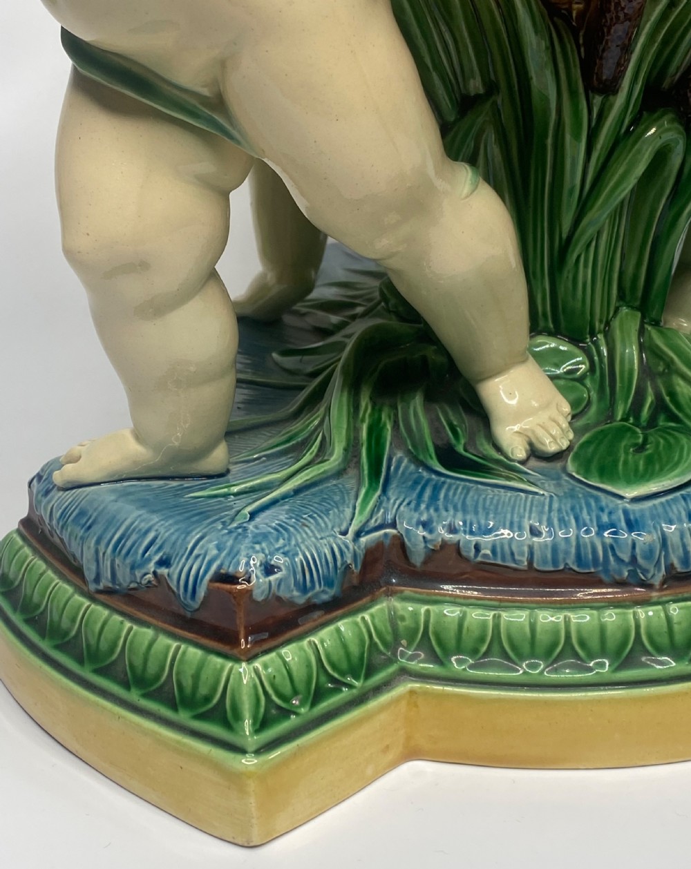 Minton Majolica Cherubs basket, dated 1863. View VIII