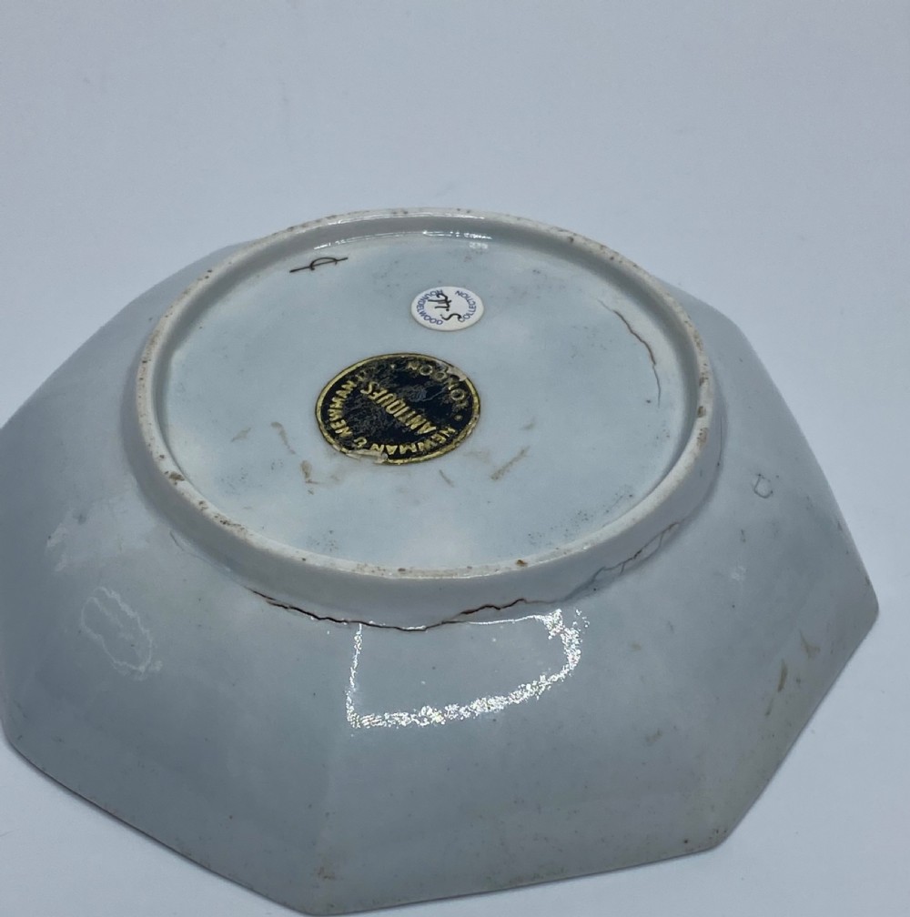Worcester octagonal teabowl and saucer, famille verte, c. 1753. View VIII